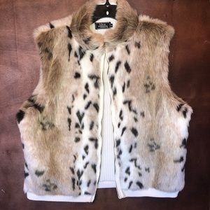 Faux fur zippered vest